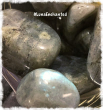Load image into Gallery viewer, Labradorite Stone